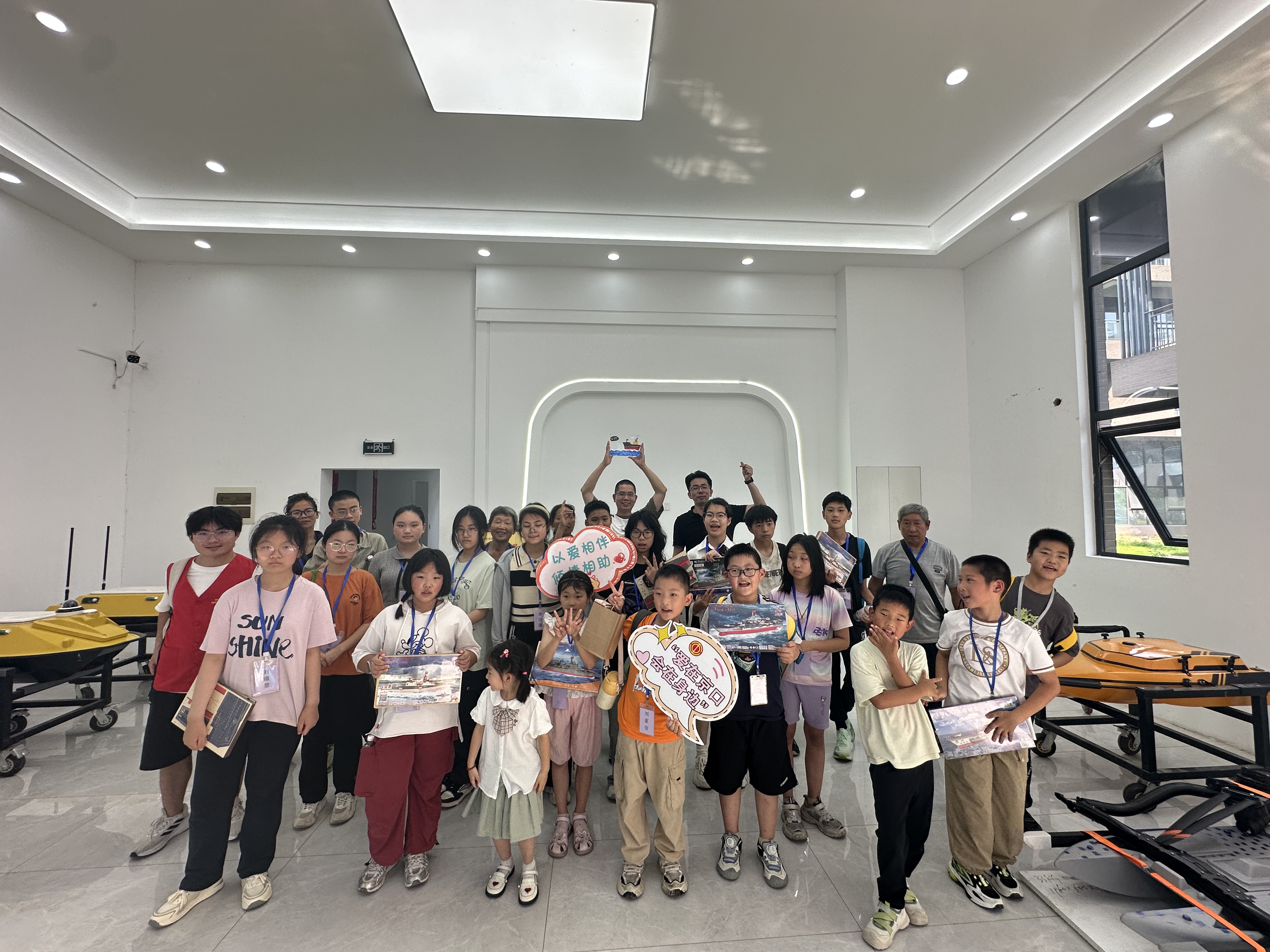 政企联动促成长 京口区总工会携手社会组织带领爱心暑托班走进镇江元理创新科技有限公司